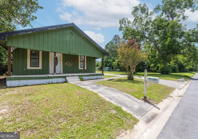 Photo 2 of Single family home for sale at 1801 Creswell St, Waycross, GA 31503 | MLS# 10822812 | Listing updated on 2026-08-24