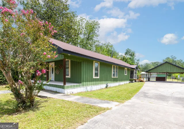 Photo 3 of Single family home for sale at 1801 Creswell St, Waycross, GA 31503 | MLS# 10822812 | Listing updated on 2026-08-24