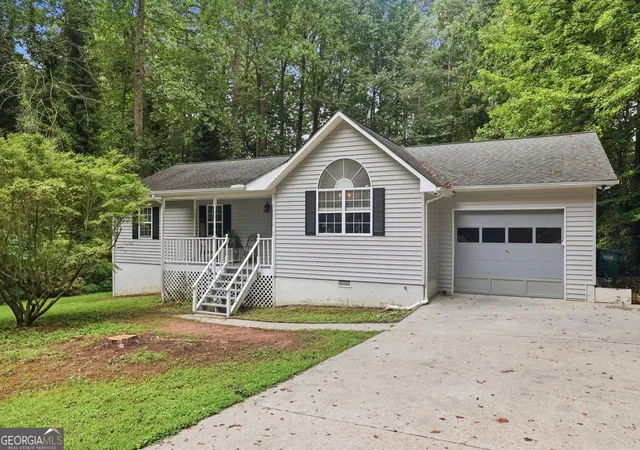 Photo 1 of Single family home for sale at 221 Oakdale Dr, Cornelia, GA 30531 | MLS# 10834304 | Listing updated on 2026-09-22
