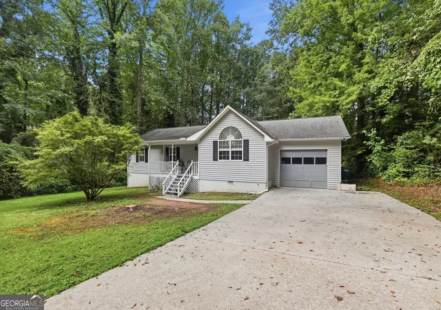 Photo 2 of Single family home for sale at 221 Oakdale Dr, Cornelia, GA 30531 | MLS# 10834304 | Listing updated on 2026-09-22