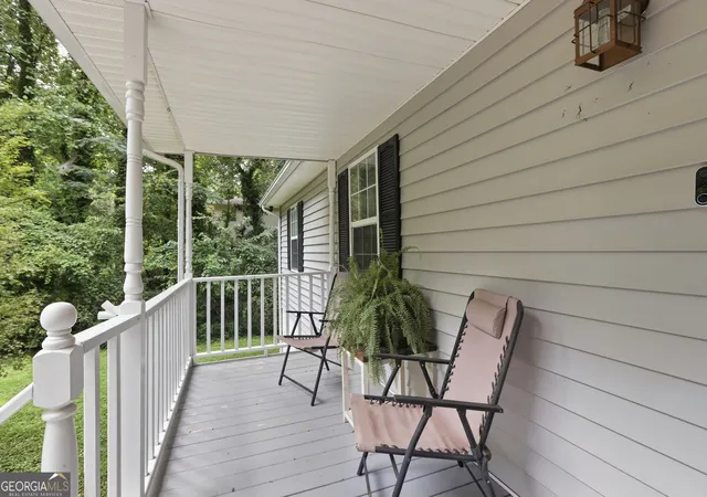 Photo 3 of Single family home for sale at 221 Oakdale Dr, Cornelia, GA 30531 | MLS# 10834304 | Listing updated on 2026-09-22