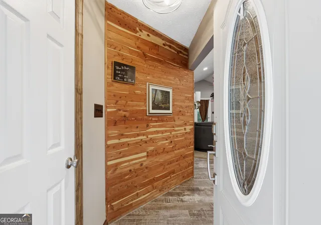 Photo 3 of Single family home for sale at 221 Oakdale Dr, Cornelia, GA 30531 | MLS# 10834304 | Listing updated on 2026-09-22