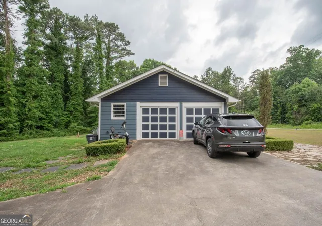 3rd image of 555 White Rd, Fayetteville, GA 30214 | MLS# 10777574