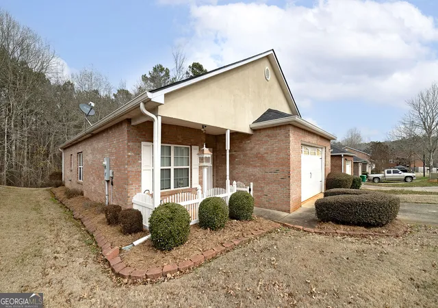 2nd image of 140 Astilbe Meadow Dr, Locust Grove, GA 30248 | MLS# 10818441