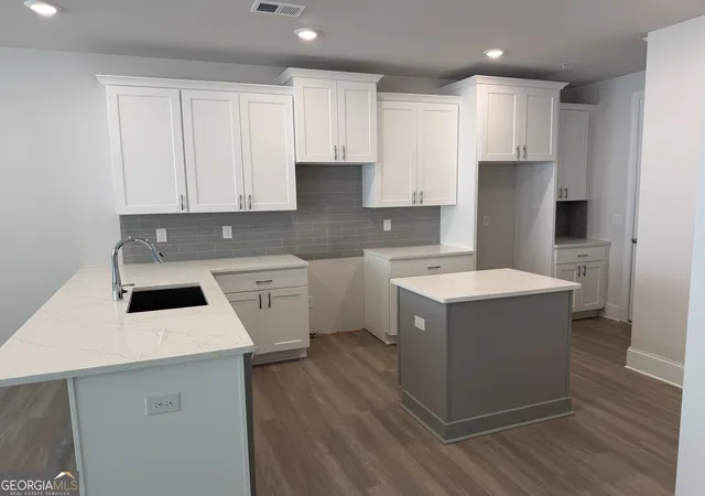 Photo 3 of Single family home for sale at 1652 Crestcreek Ct, Marietta, GA 30008 | MLS# 10736280 | Listing updated on 2026-10-07