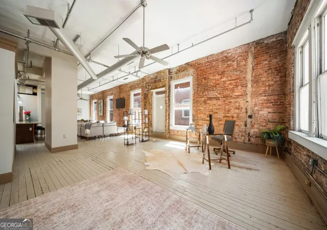 Listing Photo 4 - Condo for sale in building located at 215 Mitchell St Sw, Atlanta, GA 30303 - Unit #18