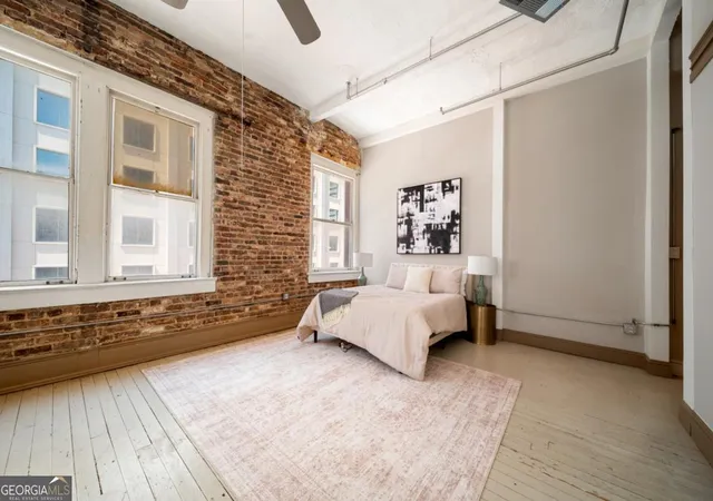 Listing Photo 5 - Condo for sale in building located at 215 Mitchell St Sw, Atlanta, GA 30303 - Unit #18