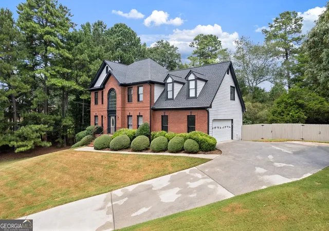 Photo 3 of Single family home for sale at 2310 Pine Haven Ct, Grayson, GA 30017 | MLS# 10821084 | Listing updated on 2026-09-17