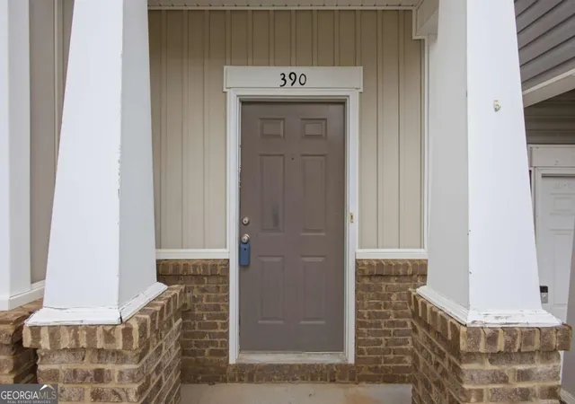 Photo 3 of Townhouse for sale at 390 Turtle Creek Dr, Winder, GA 30680 | MLS# 10808979 | Listing updated on 2026-09-23