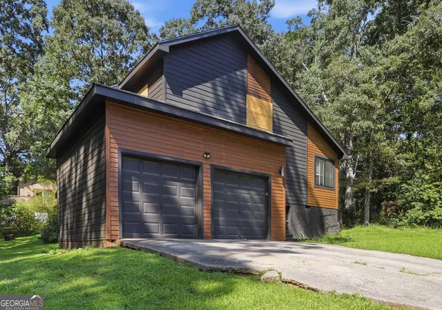 Photo 2 of Sale Pending at 2668 Royal Oak Ct, Acworth, GA 30102 | MLS# 10830867 | Listing updated on 2026-09-11