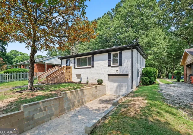 Photo 2 of Single family home for sale at 208 Silver Springs Cir Sw, Atlanta, GA 30310 | MLS# 10816968 | Listing updated on 2026-08-14