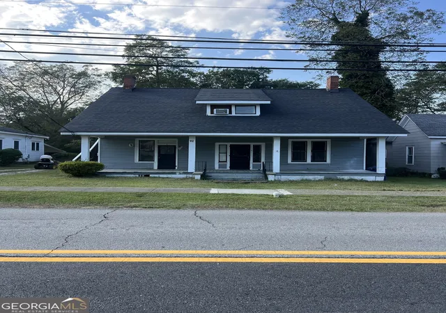 Photo 3 of Multi family home for sale at 92 Woodlawn Ave, Winder, GA 30680 | MLS# 10817440 | Listing updated on 2026-08-15