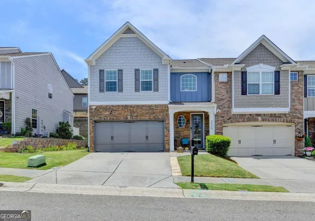 Homes for sale in Cumming, GA | 3329 Castleberry Village Cir, Cumming, GA 30040 | MLS# 10767997