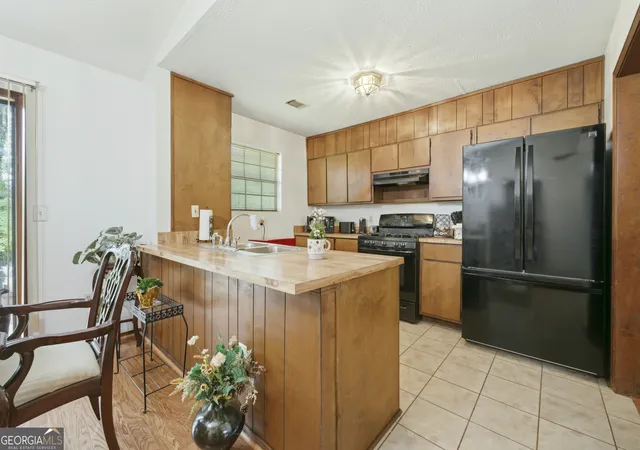 Photo 4 of Sale Pending at 5560 Petite Point, Lithonia, GA 30058 | MLS# 10808304 | Listing updated on 2026-09-17