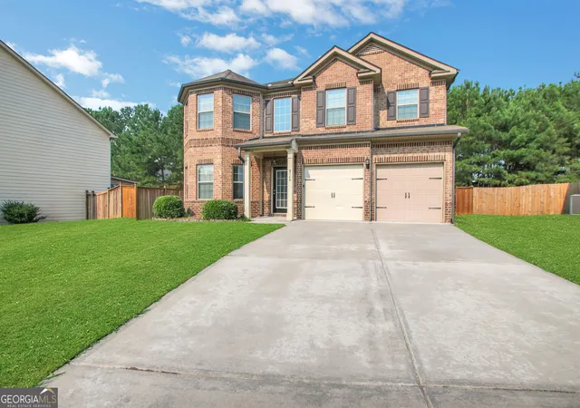 Photo 3 of Single family home for sale at 6740 Oak Hill Pl, Fairburn, GA 30213 | MLS# 10818975 | Listing updated on 2026-10-02