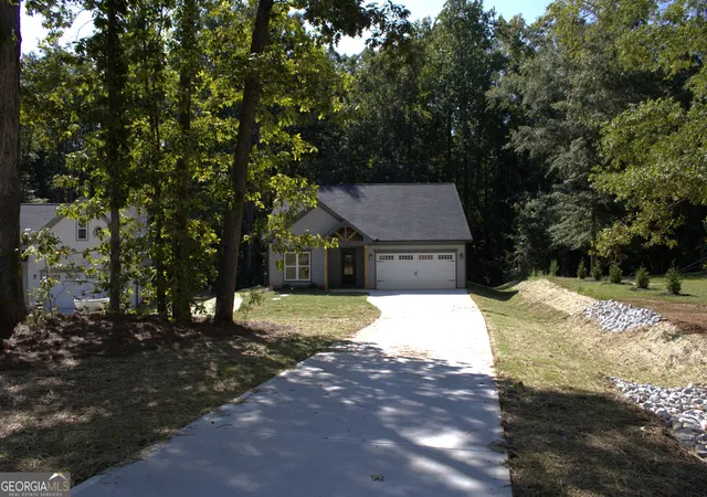 Homes for sale in Hartwell, GA | 251 North Point Cir, Hartwell, GA 30643 | MLS# 10775337