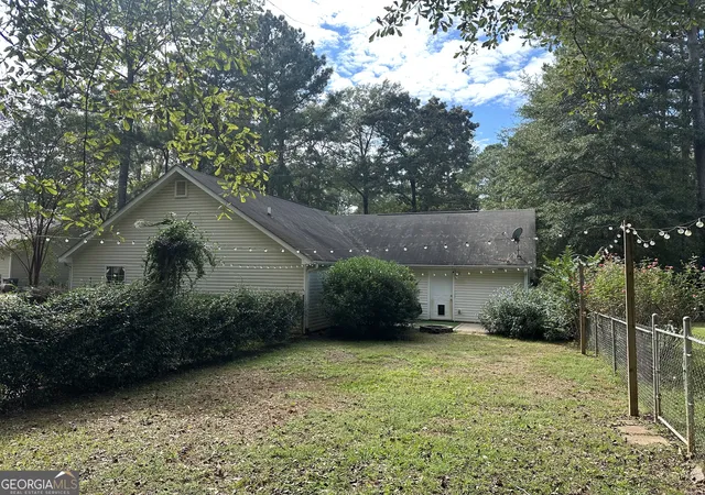 Photo 3 of Sale Pending at 215 Old Plantation Trl NW, Milledgeville, GA 31061 | MLS# 10617242 | Listing updated on 2025-10-04