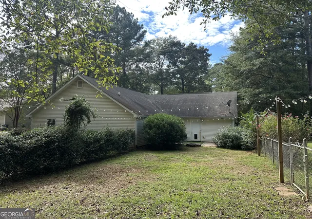 Photo 4 of Sale Pending at 215 Old Plantation Trl NW, Milledgeville, GA 31061 | MLS# 10617242 | Listing updated on 2025-10-04