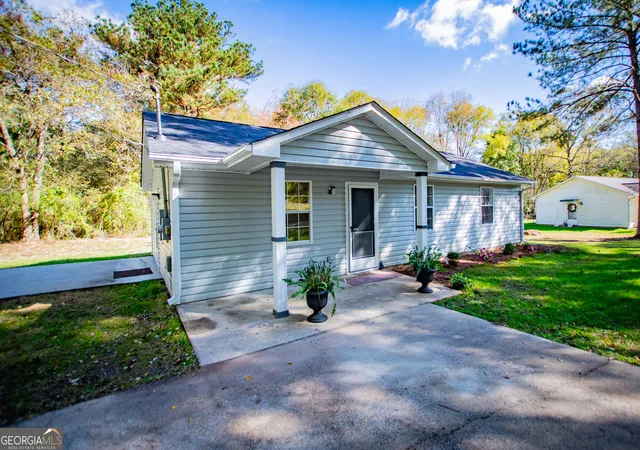 Photo 4 of Sale Pending at 406 Harmon Ave, Carrollton, GA 30117 | MLS# 10635293 | Listing updated on 2026-06-29