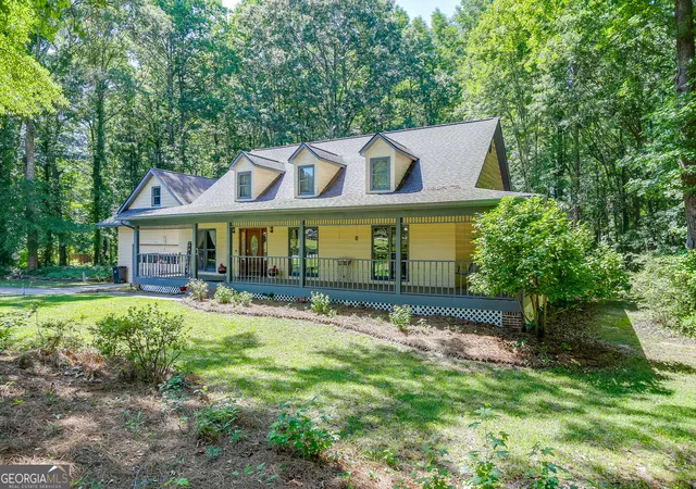 Photo 3 of Single family home for sale at 2720 Bay Ridge Dr, Loganville, GA 30052 | MLS# 10836452 | Listing updated on 2026-09-19
