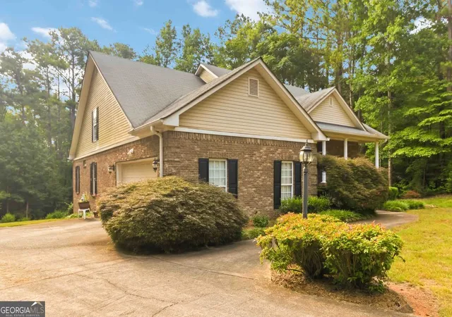 3rd image of 235 Lummus Rd, Covington, GA 30016 | MLS# 10798085