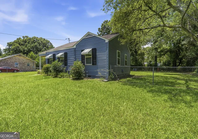 3rd image of 423 Camellia Cir, Warner Robins, GA 31093 | MLS# 10759137