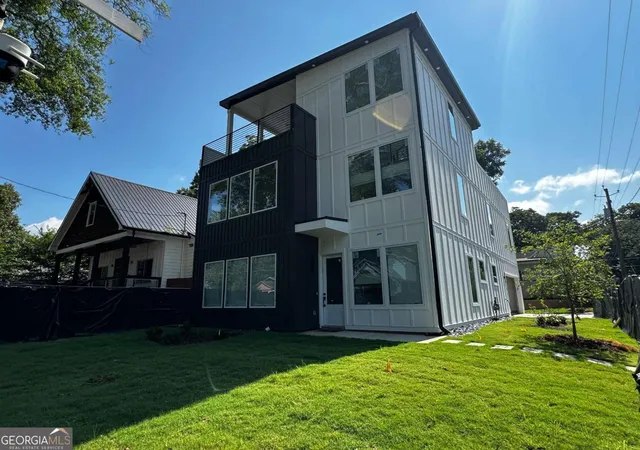 Single family home for sale at 1064 Mcdaniel St SW, Atlanta, GA 30310 | MLS# 10806363 | Listing updated on 2026-09-14