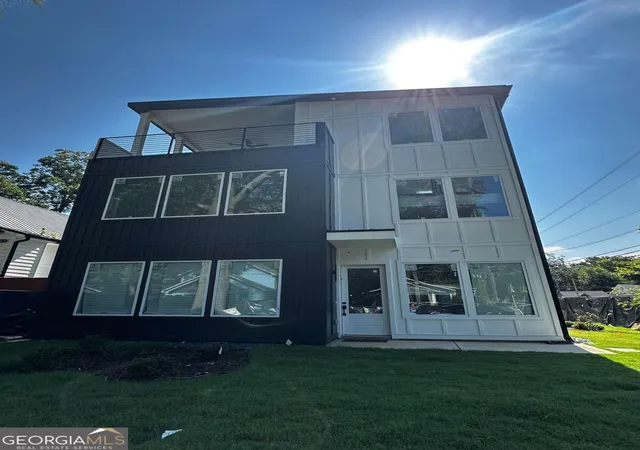 Photo 3 of Single family home for sale at 1064 Mcdaniel St SW, Atlanta, GA 30310 | MLS# 10806363 | Listing updated on 2026-09-14