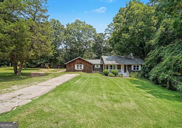 Photo 2 of Single family home for sale at 1422 Zebulon Rd, Griffin, GA 30224 | MLS# 10810416 | Listing updated on 2026-09-12