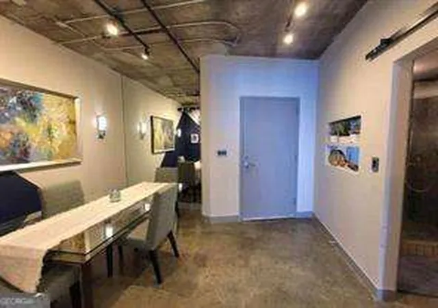 Listing Photo 2 - Condo for sale in building located at 115 W Peachtree Pl Nw, Atlanta, GA 30313 - Unit #707