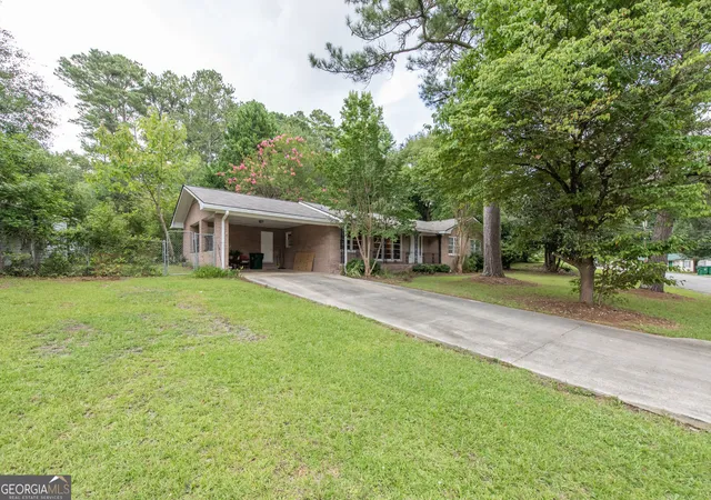 2nd image of 211 Bennett Cir, Carrollton, GA 30117 | MLS# 10820091