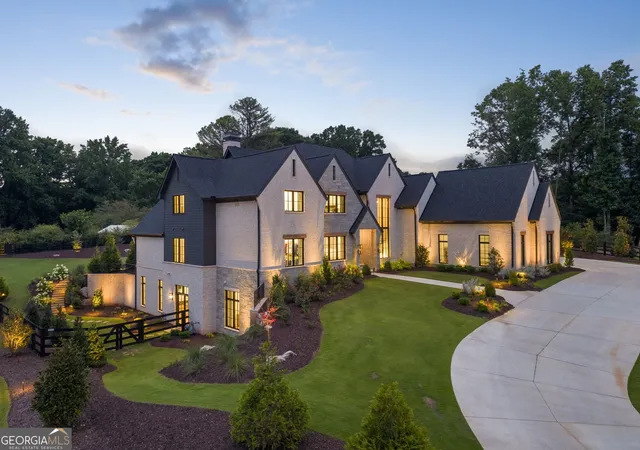 2nd image of 1022 Lyndon Ln, Alpharetta, GA 30004 | MLS# 10812166