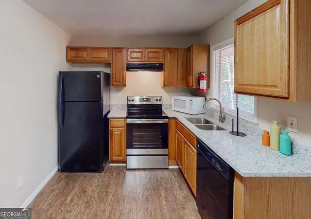Photo 2 of Multi family home for sale at 4715 Greenbriar Trl Sw, Atlanta, GA 30331 | MLS# 10806801 | Listing updated on 2026-08-28