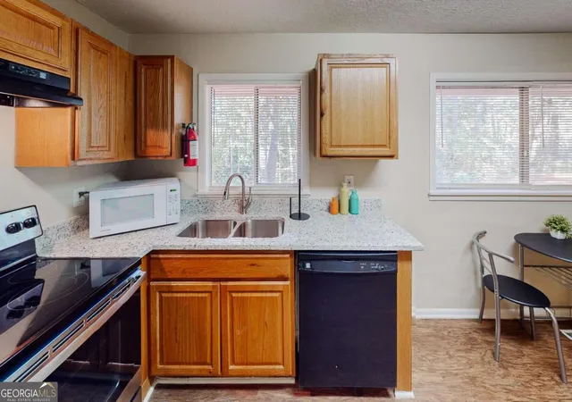 Photo 4 of Multi family home for sale at 4715 Greenbriar Trl Sw, Atlanta, GA 30331 | MLS# 10806801 | Listing updated on 2026-08-28