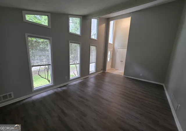 Photo 3 of Sale Pending at 5085 Rock Glen Dr, Stone Mountain, GA 30088 | MLS# 10806269 | Listing updated on 2026-09-11