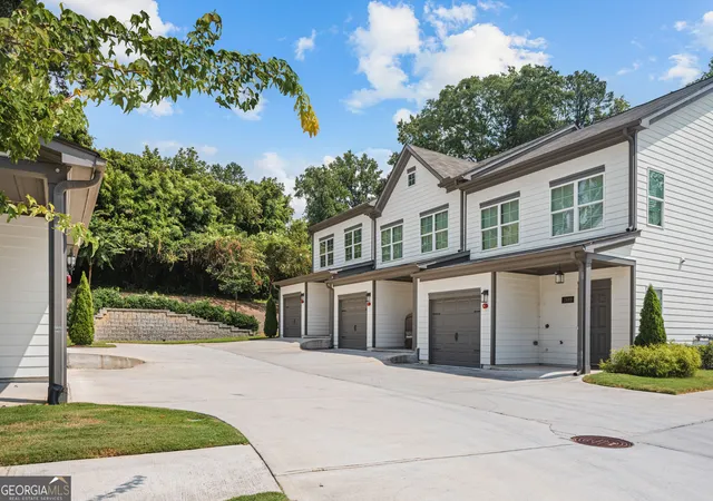 Photo 2 of Townhouse for sale at 2893 Royal Heights Dr, Atlanta, GA 30318 | MLS# 10835100 | Listing updated on 2026-09-11