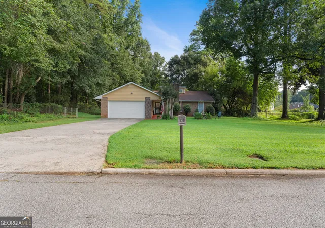 Photo 3 of Single family home for sale at 2174 Martin Wy, Jonesboro, GA 30236 | MLS# 10826021 | Listing updated on 2026-09-17