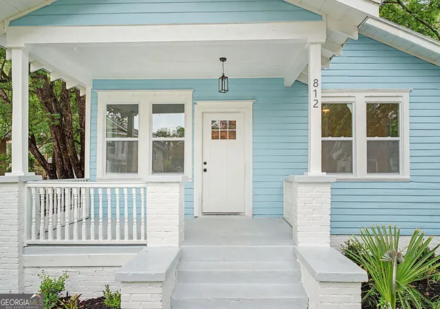 Photo 3 of Single family home for sale at 812 E 33rd Street, Savannah, GA 31401 | MLS# 10779451 | Listing updated on 2026-08-20