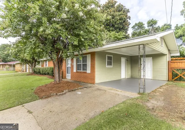 Photo 2 of Single family home for sale at 213 Debra Dr, Warner Robins, GA 31088 | MLS# 10823164 | Listing updated on 2026-09-10