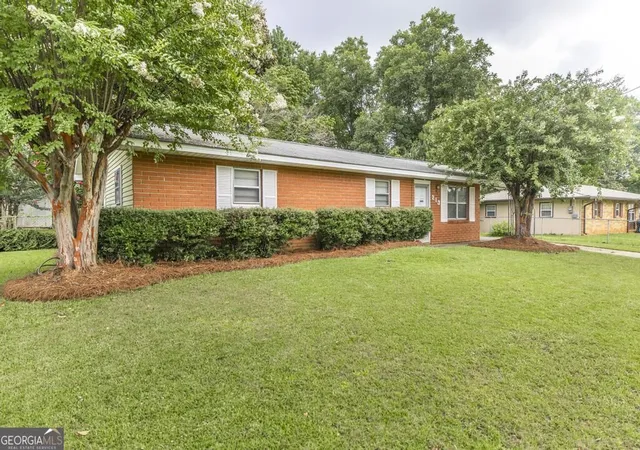 Photo 3 of Single family home for sale at 213 Debra Dr, Warner Robins, GA 31088 | MLS# 10823164 | Listing updated on 2026-09-26