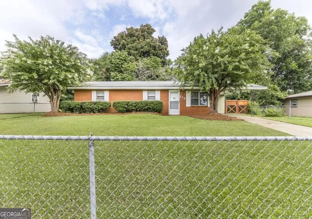 Photo 3 of Single family home for sale at 213 Debra Dr, Warner Robins, GA 31088 | MLS# 10823164 | Listing updated on 2026-09-26