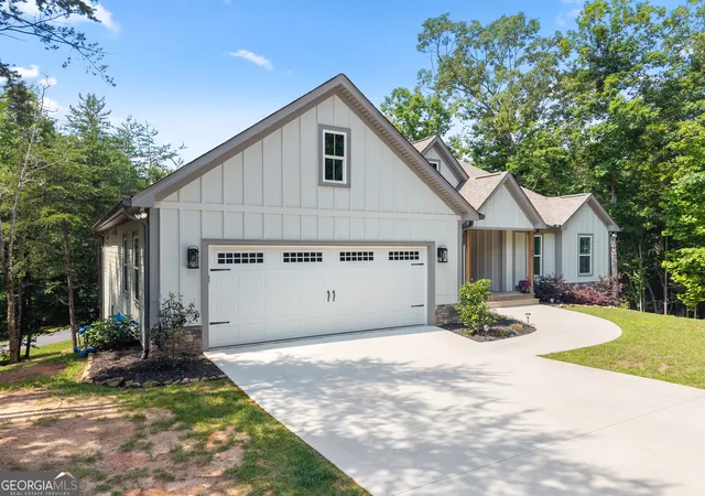 Photo 3 of Single family home for sale at 35 Chimney Ln, Cleveland, GA 30528 | MLS# 10784311 | Listing updated on 2026-08-04