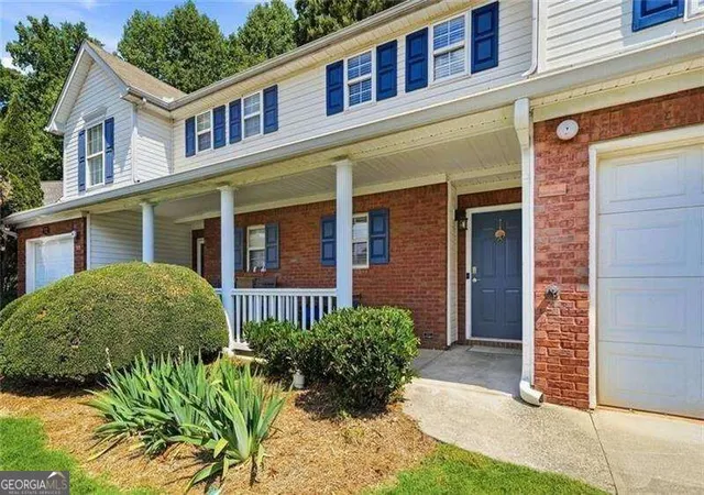Photo 2 of Townhouse for sale at 330 Cottonwood Creek Cir, Canton, GA 30114 | MLS# 10833150 | Listing updated on 2026-09-08