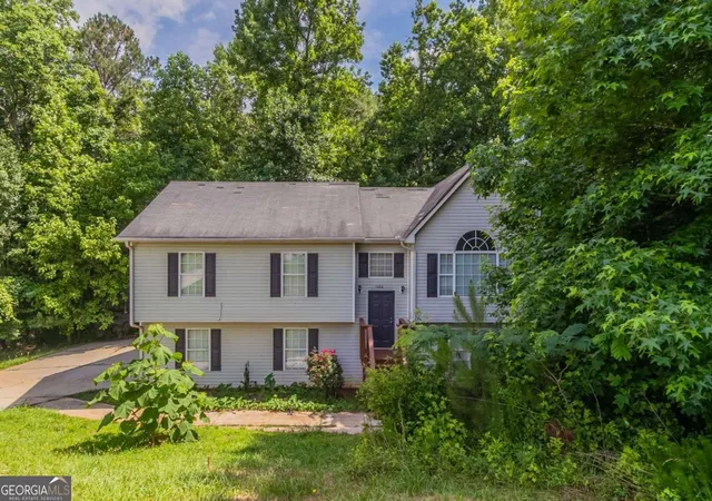 Photo 2 of Single family home for sale at 1404 Lancaster Ct, Mcdonough, GA 30252 | MLS# 10542729 | Listing updated on 2026-08-31
