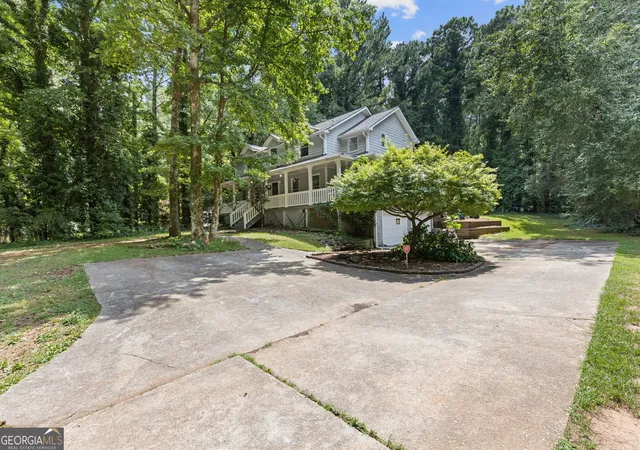 Photo 3 of Single family home for sale at 742 Mountain View Dr, Stone Mountain, GA 30083 | MLS# 10570315 | Listing updated on 2026-07-02
