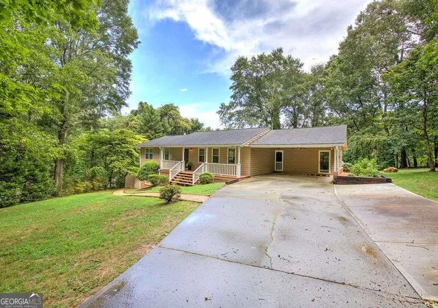 Photo 3 of Single family home for sale at 43 Blackfoot Trl Sw, Cartersville, GA 30120 | MLS# 10820843 | Listing updated on 2026-09-19