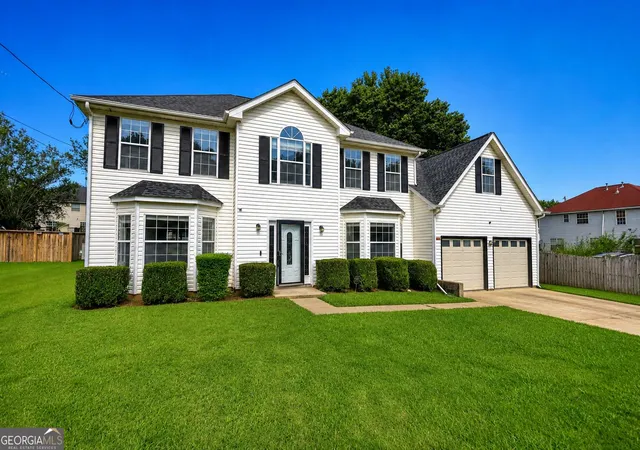 Photo 4 of Sale Pending at 6215 Waterton Dr, Lithonia, GA 30058 | MLS# 10830288 | Listing updated on 2026-10-08