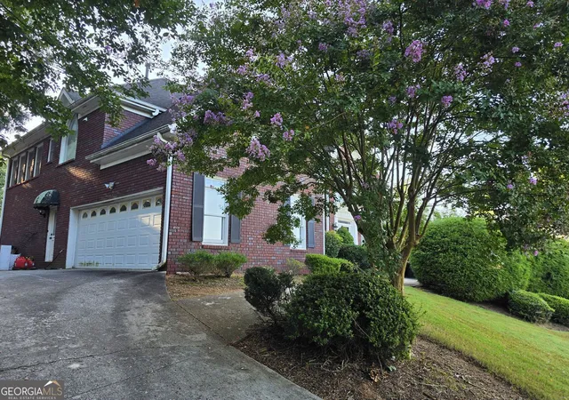 Photo 4 of Single family home for sale at 2810 Shoemaker Ln, Snellville, GA 30039 | MLS# 10825555 | Listing updated on 2026-09-24