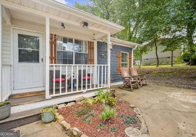 Photo 4 of Single family home for sale at 304 Myrtle St, Jasper, GA 30143 | MLS# 10822044 | Listing updated on 2026-09-10