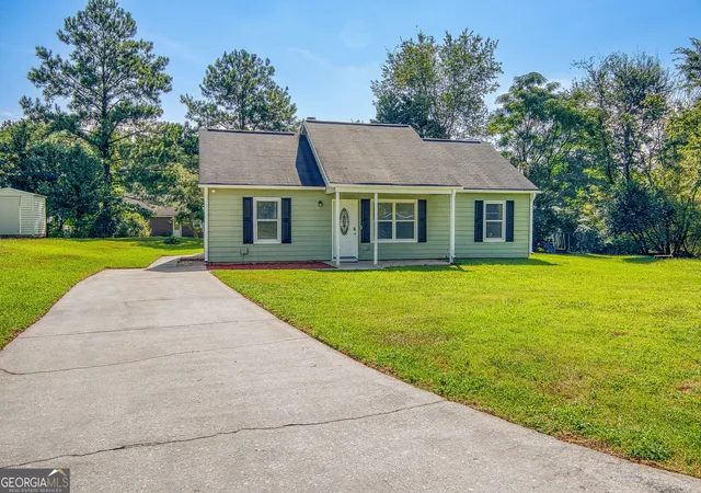 Photo 1 of Single family home for sale at 32 Oak St, Newnan, GA 30263 | MLS# 10833997 | Listing updated on 2026-09-10